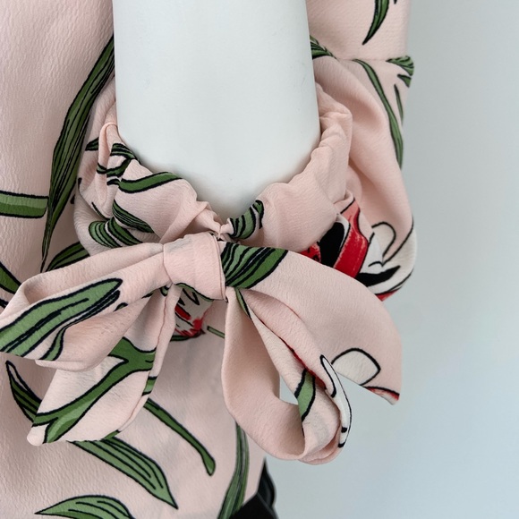 Flowy Summer Flowery Small Blouse - Picture 2 of 10